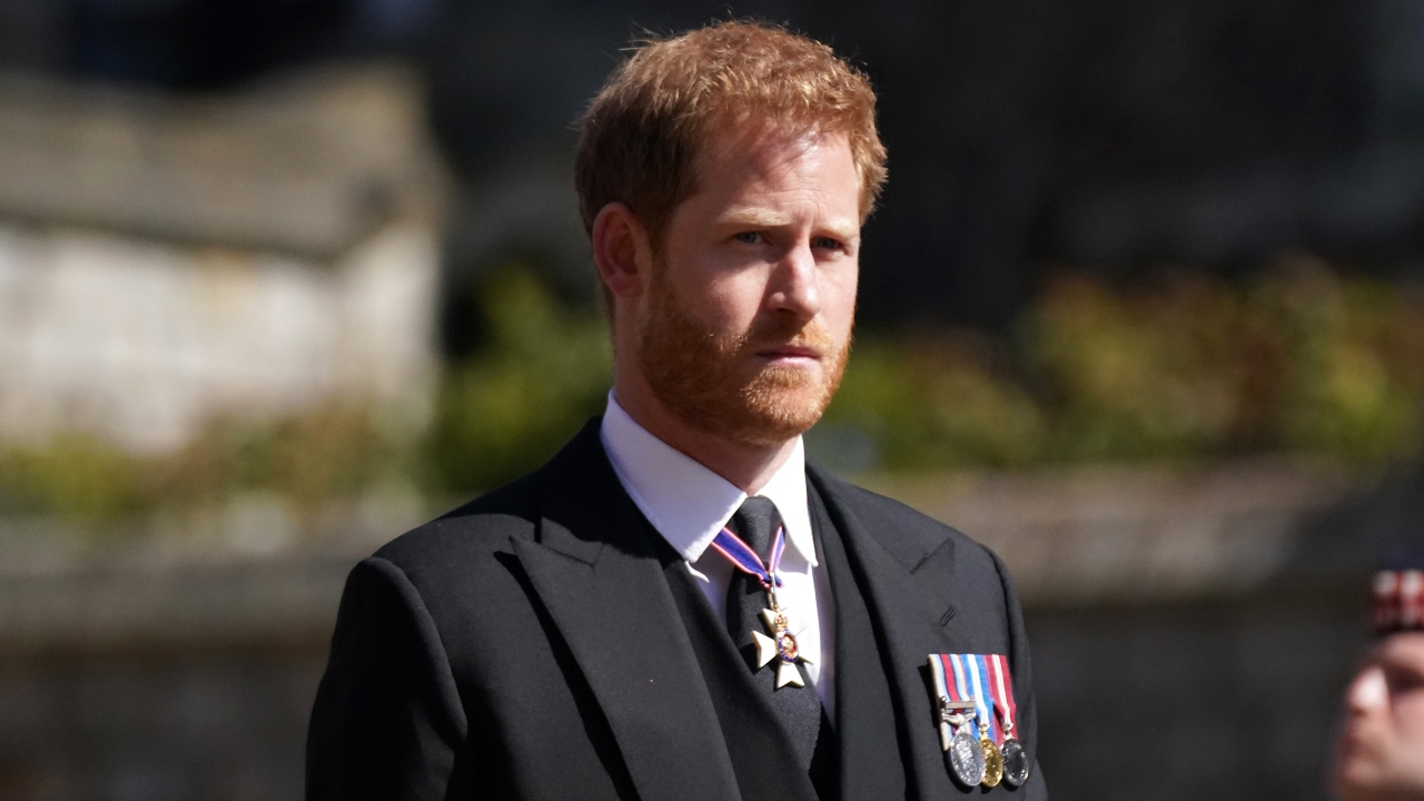 Harry desmente boatos de que estaria esperando a morte de Elizabeth II para lançar livro