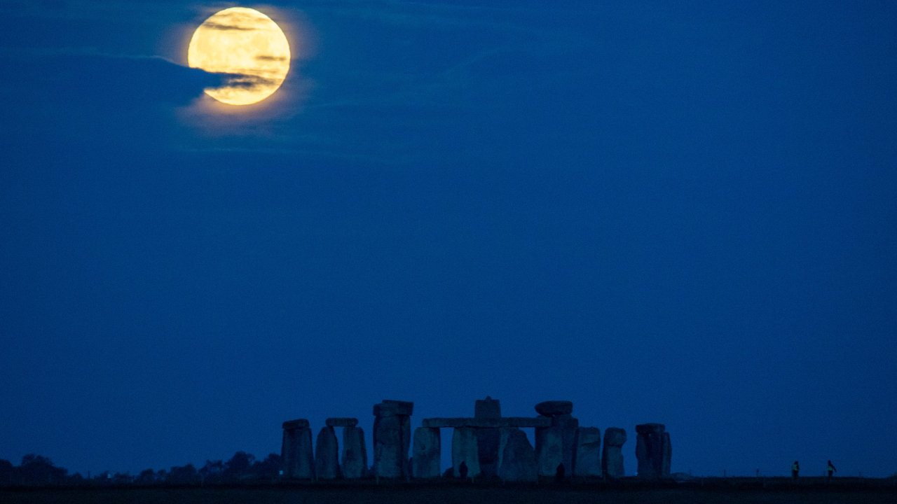 Confira imagens da superlua vista de diferentes lugares do mundo
