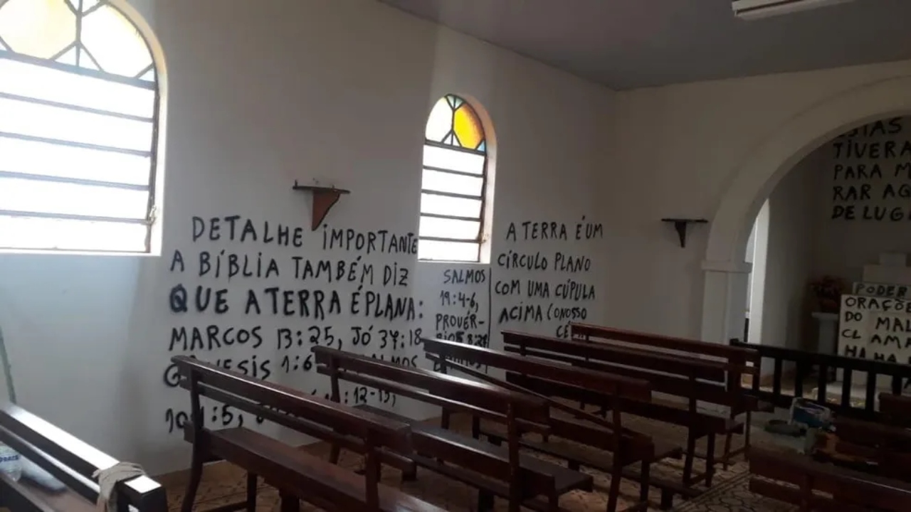Capela em Araras é atacada com citações terraplanistas