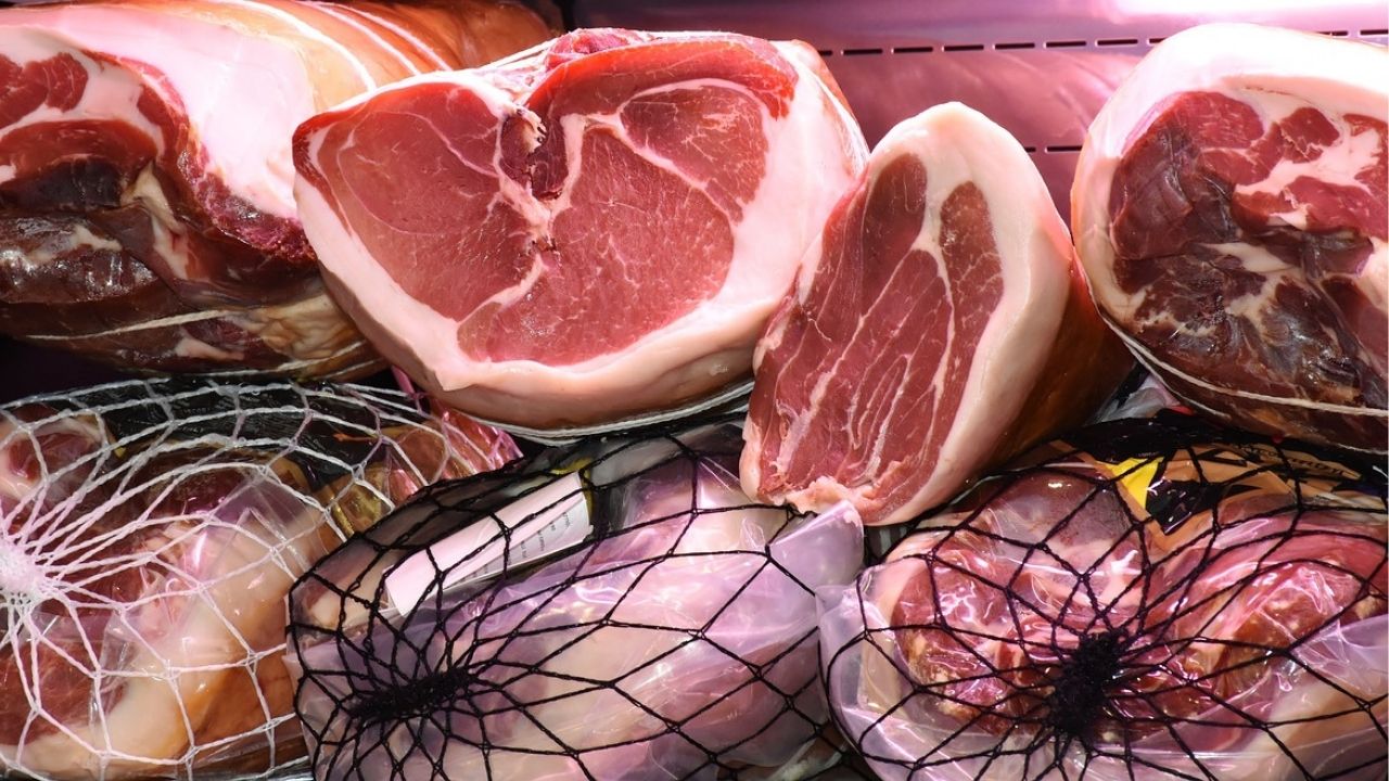 No Rio de Janeiro, famílias consomem sobras de carne que iriam para o lixo