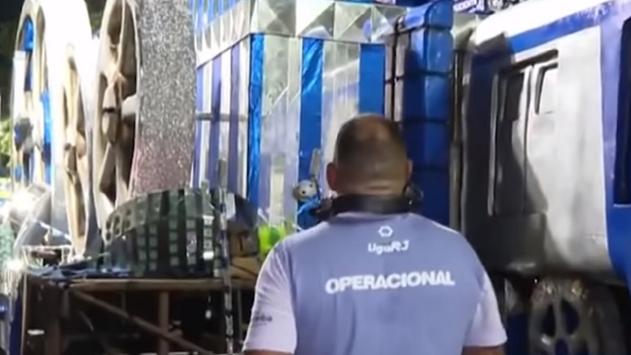 Governador do Rio lamenta morte de menina que foi atingida por carro alegórico