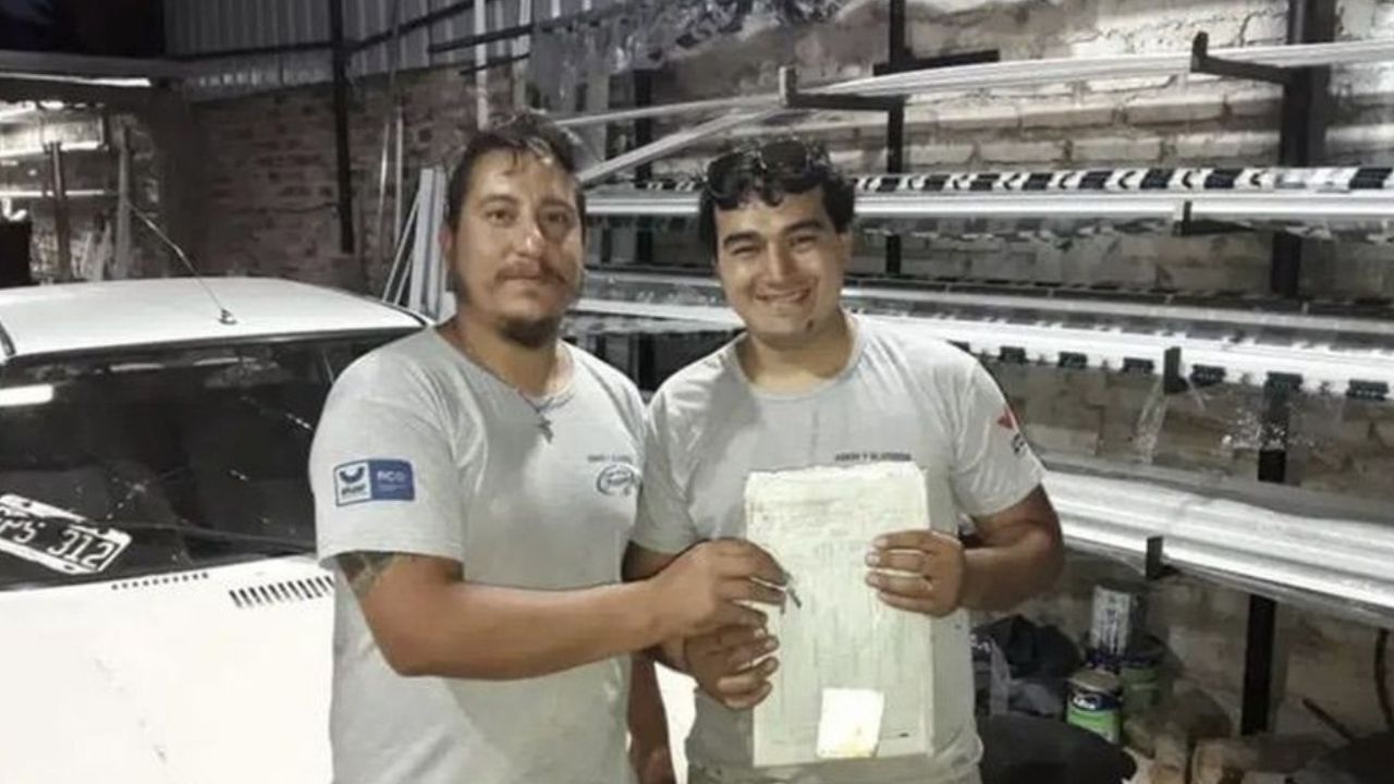 Para evitar desgaste, dono de estabelecimento na Argentina presenteia funcionário com carro