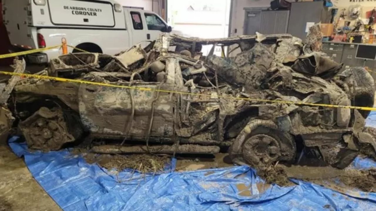Carro encontrado em rio revela osso que pode ser de mãe ou filhos de família desaparecida desde 2002