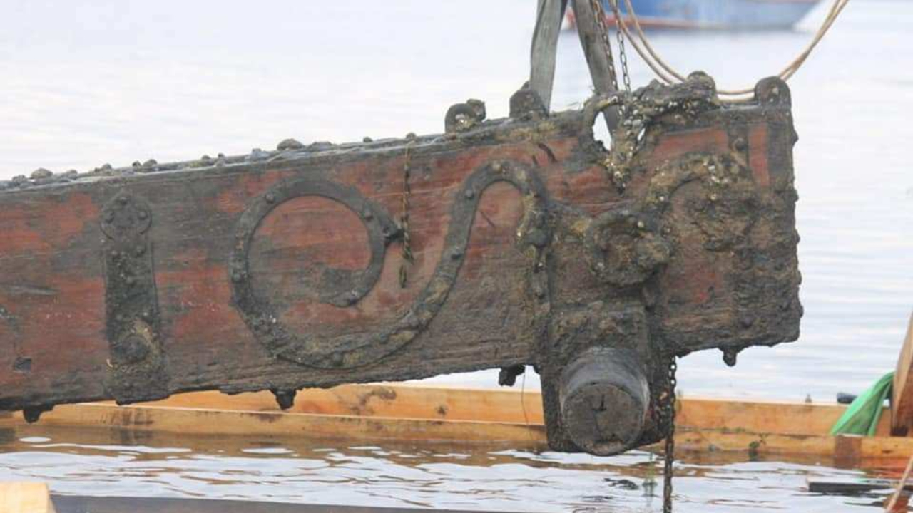 Carruagem de quase 400 anos é encontrada no fundo de rio na Ucrânia