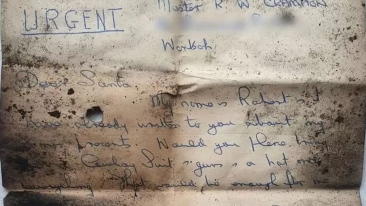 Cartinha para Papai Noel é encontrada após 60 anos em chaminé