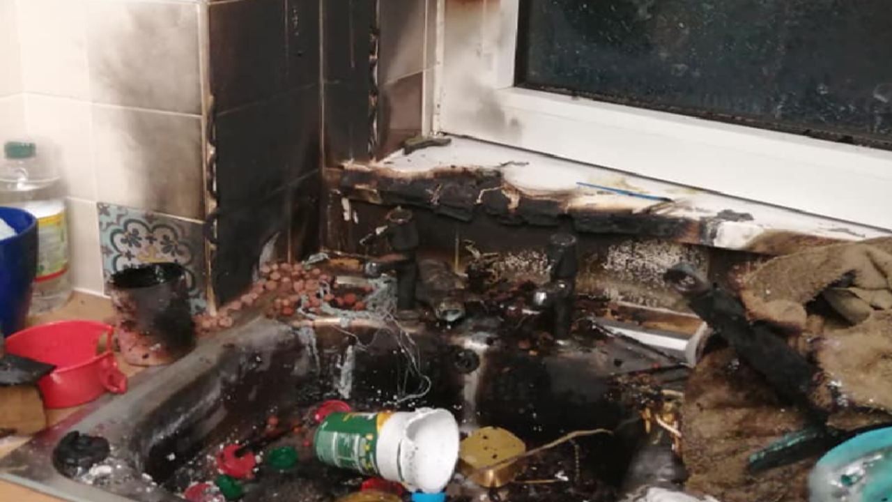 Bomba da Segunda Guerra explode em casa de família na Inglaterra
