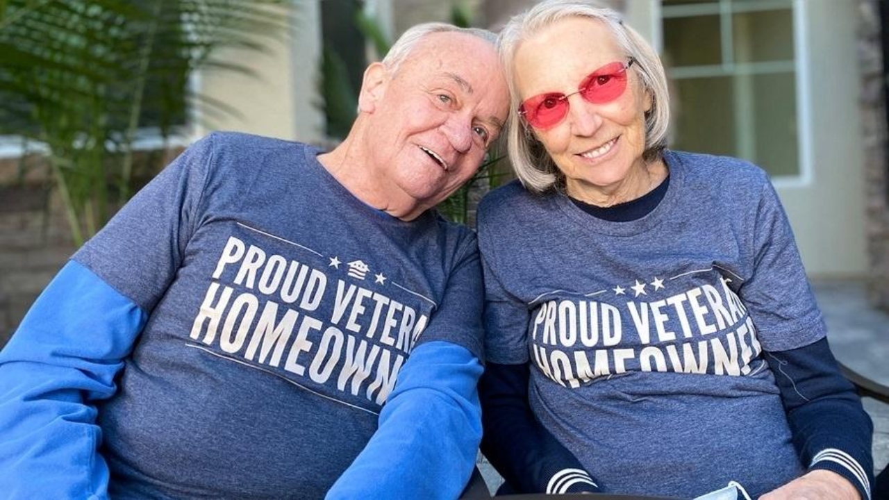 Após 55 anos separados, casal se reencontra e casa novamente