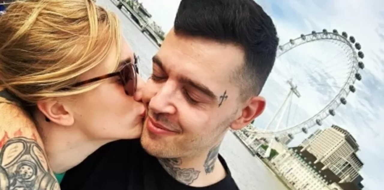 Inglês que trocou esposa por refugiada ucraniana a expulsa de casa