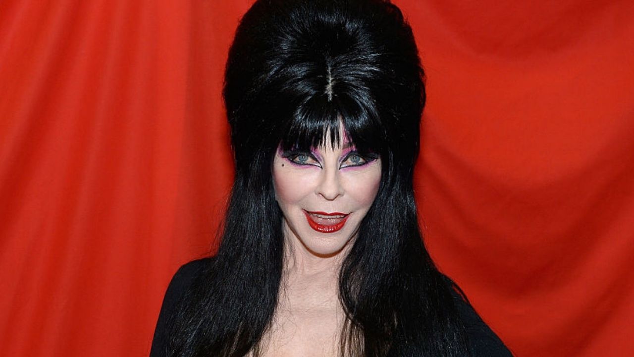 Cassandra Peterson, eterna ‘Elvira, Rainha das Trevas’, relata ter sofrido abuso sexual