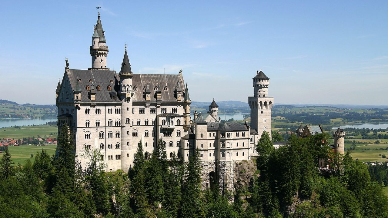Alemanha: Homem é peso após atacar turistas em castelo que inspirou filme da Disney