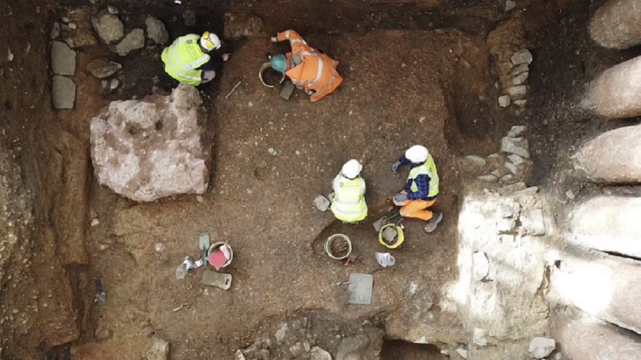 Arqueólogos encontram santuário romano embaixo de cemitério na Catedral de Leicester