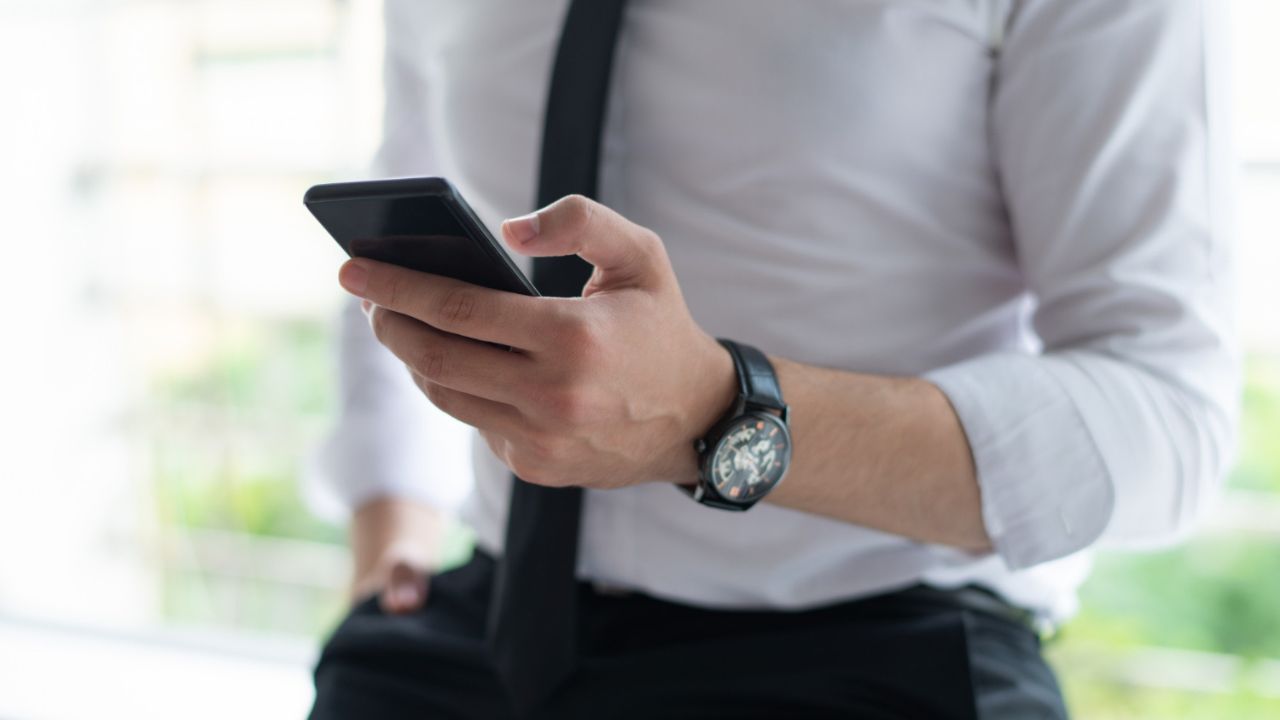 Governo russo proíbe uso de iPhones entre funcionários por medo de espionagem, diz site