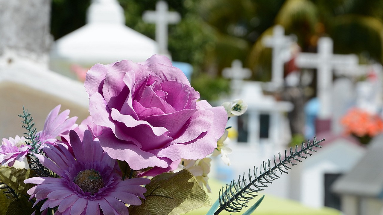 Inclui familiares: Espanhola deixa lista com pessoas proibidas de participarem de seu funeral