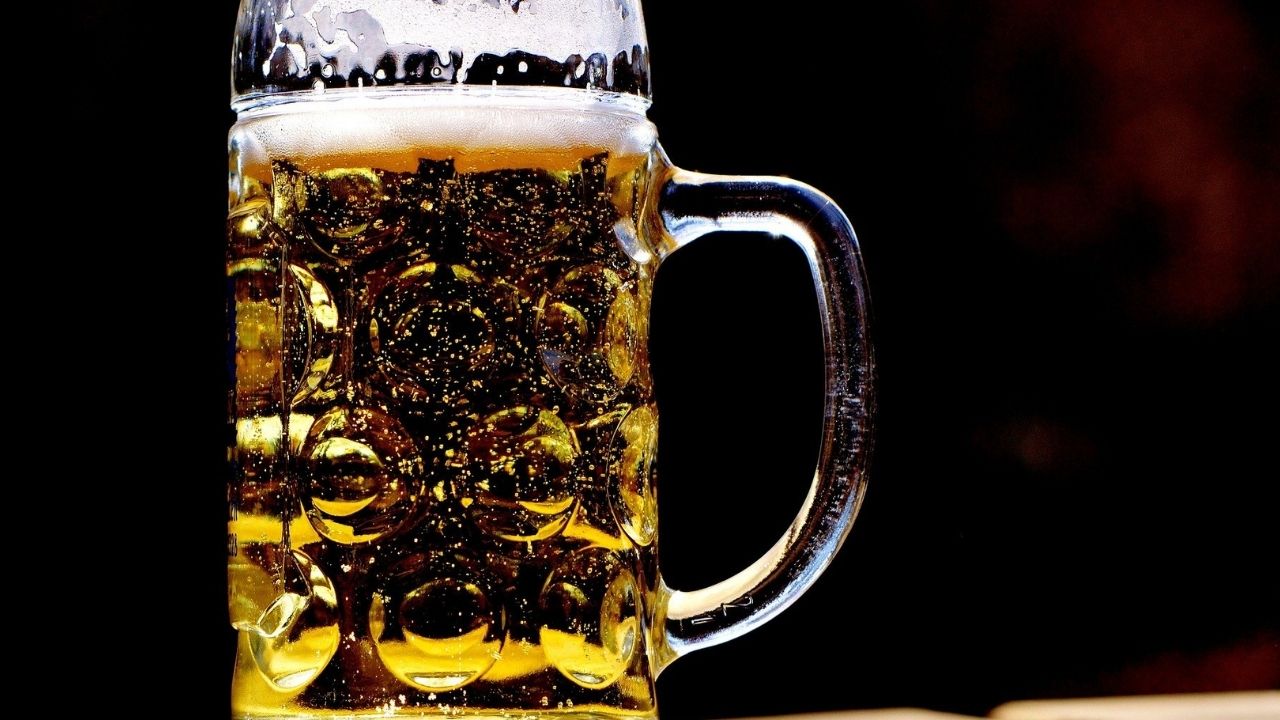 Homem procura polícia para confessar que envenenou cerveja da esposa