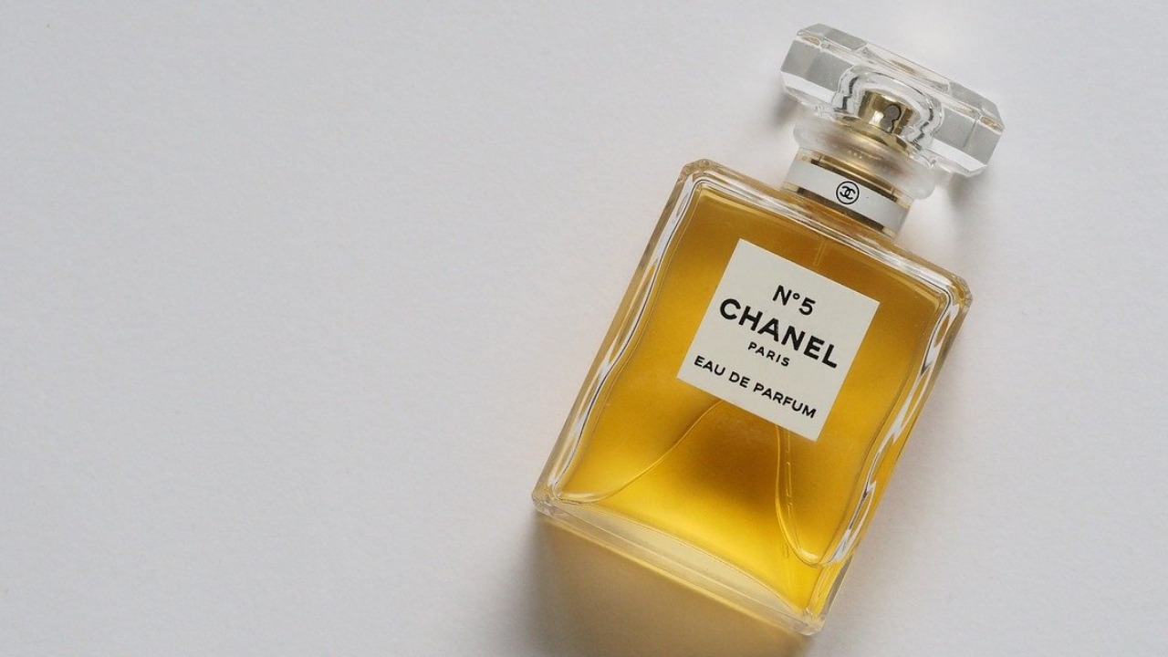 Podcast Aventuras Narradas e Moda com História: 100 anos do Chanel n° 5