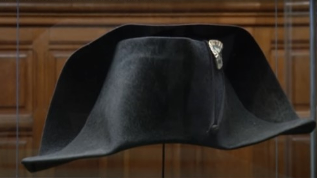 Chapéu recém-descoberto com DNA de Napoleão será leiloado