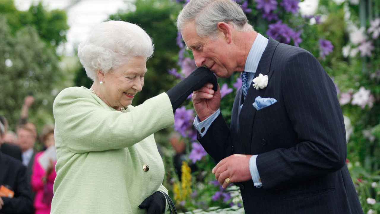 Charles se pronuncia após a morte de Elizabeth II: ‘Momento de grande tristeza’