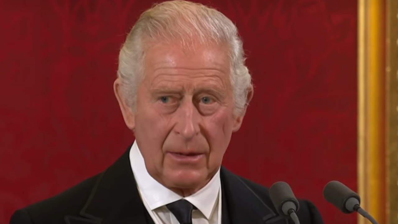 Profecia de Nostradamus diz que rei Charles III irá abdicar em breve