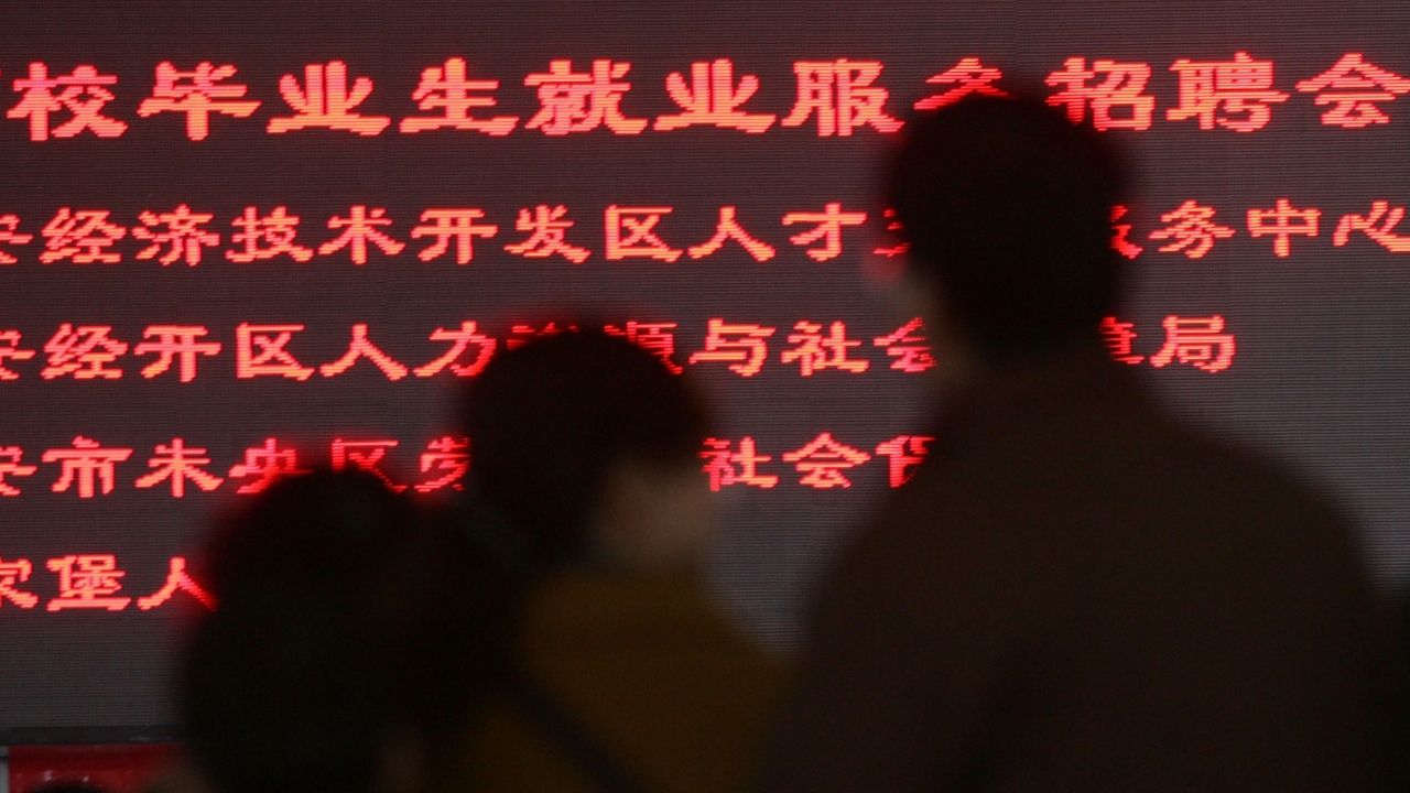 Covid-19: Cidade chinesa testará milhares de pessoas após aumento de casos