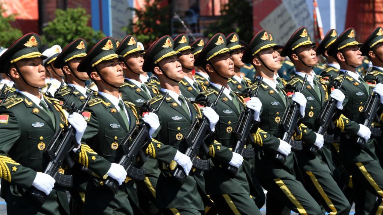 China alerta população que é proibido postar certas fotografias do Exército