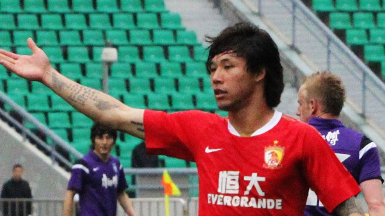 China proíbe que jogadores de futebol façam tatuagens