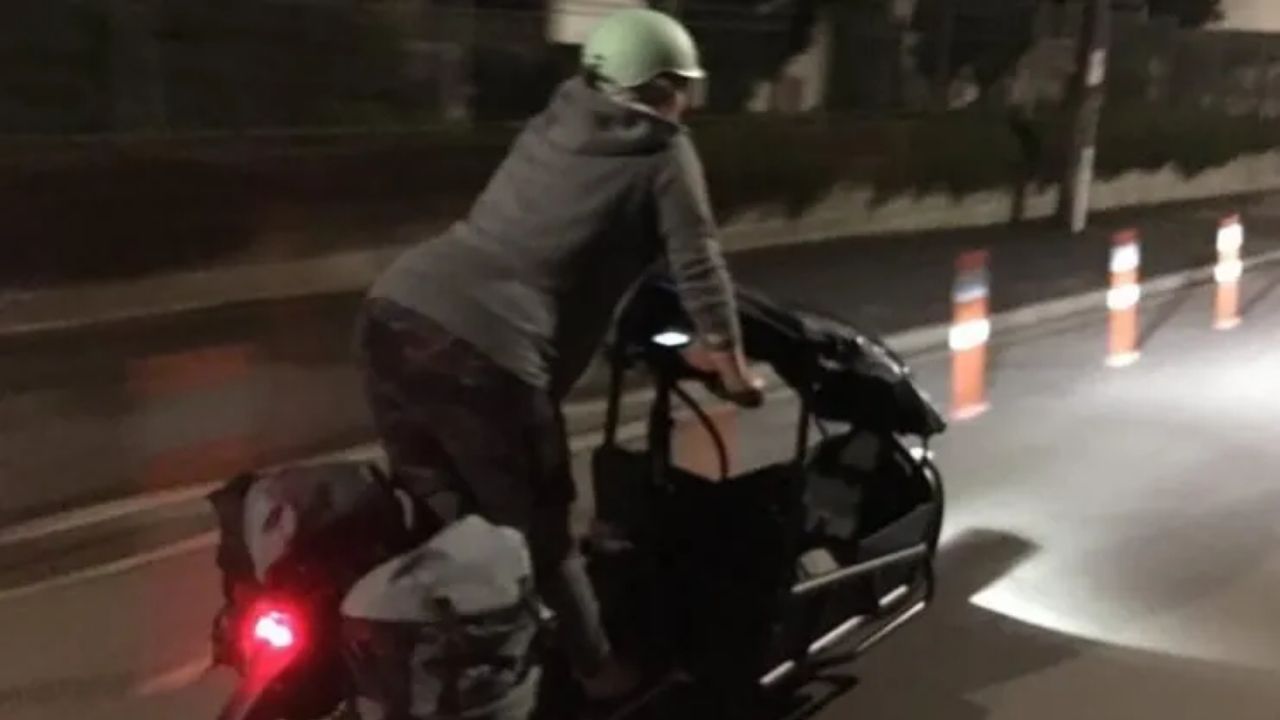 Parlamentar da Nova Zelândia pedala até hospital durante trabalho de parto