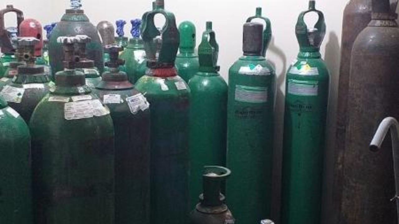 Cervejarias interrompem produção e doam cilindros de oxigênio para hospital