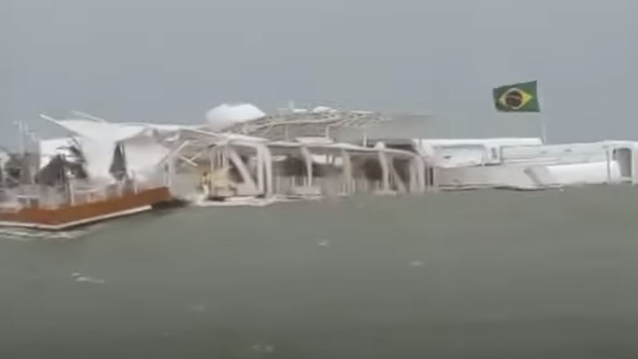 Clube em Santa Catarina é arrastado para o mar por causa de Ciclone