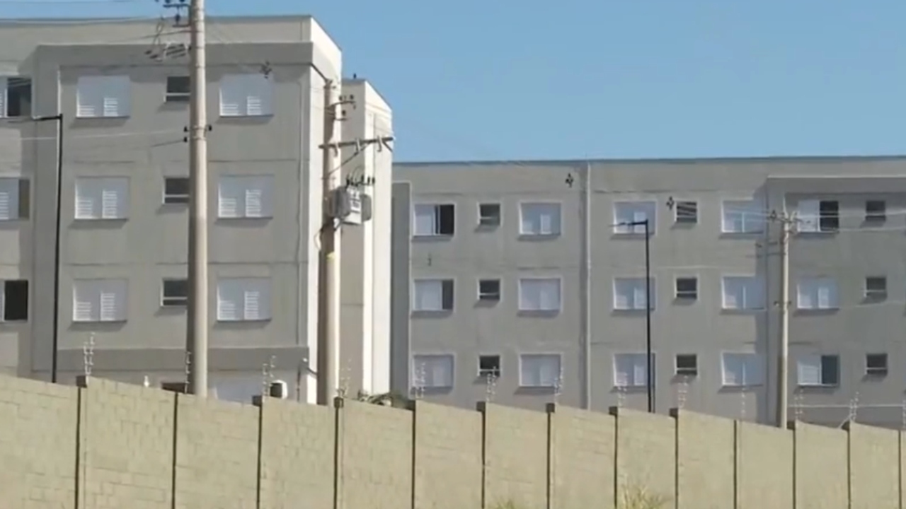 Crianças pulam de janela do apartamento durante visita do Conselho Tutelar