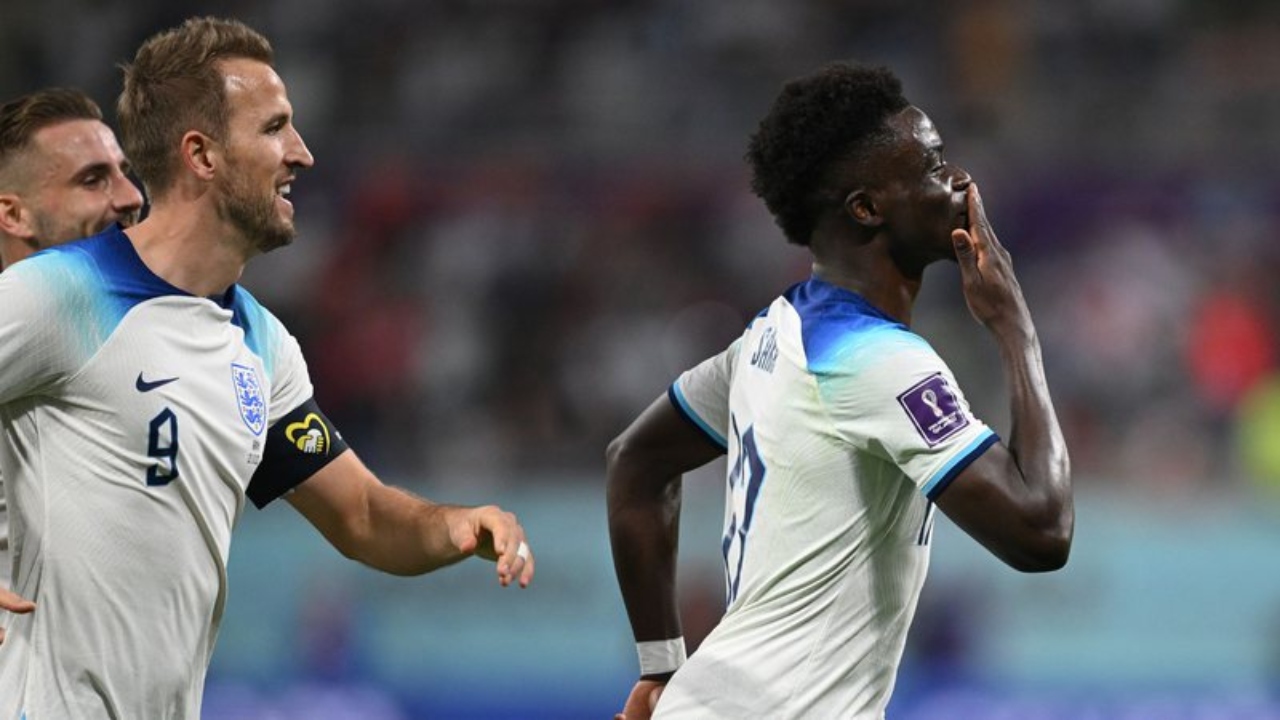 Vítimas de racismo na Euro, jovens brilham na estreia da Inglaterra na Copa do Mundo