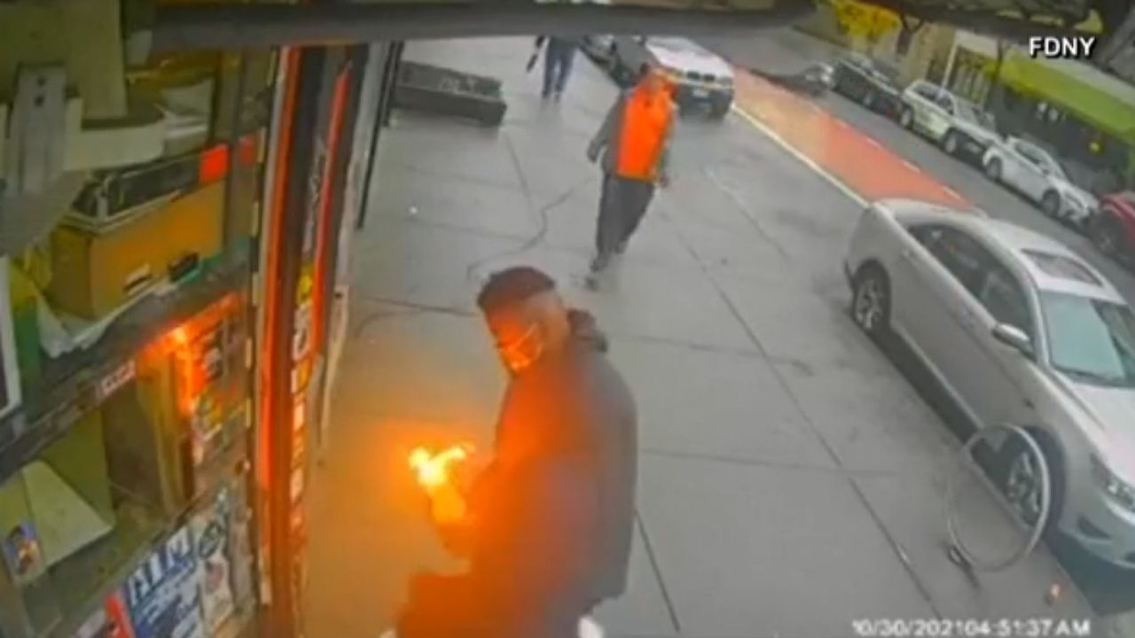 Em Nova York, homem lança coquetel Molotov dentro de mercado