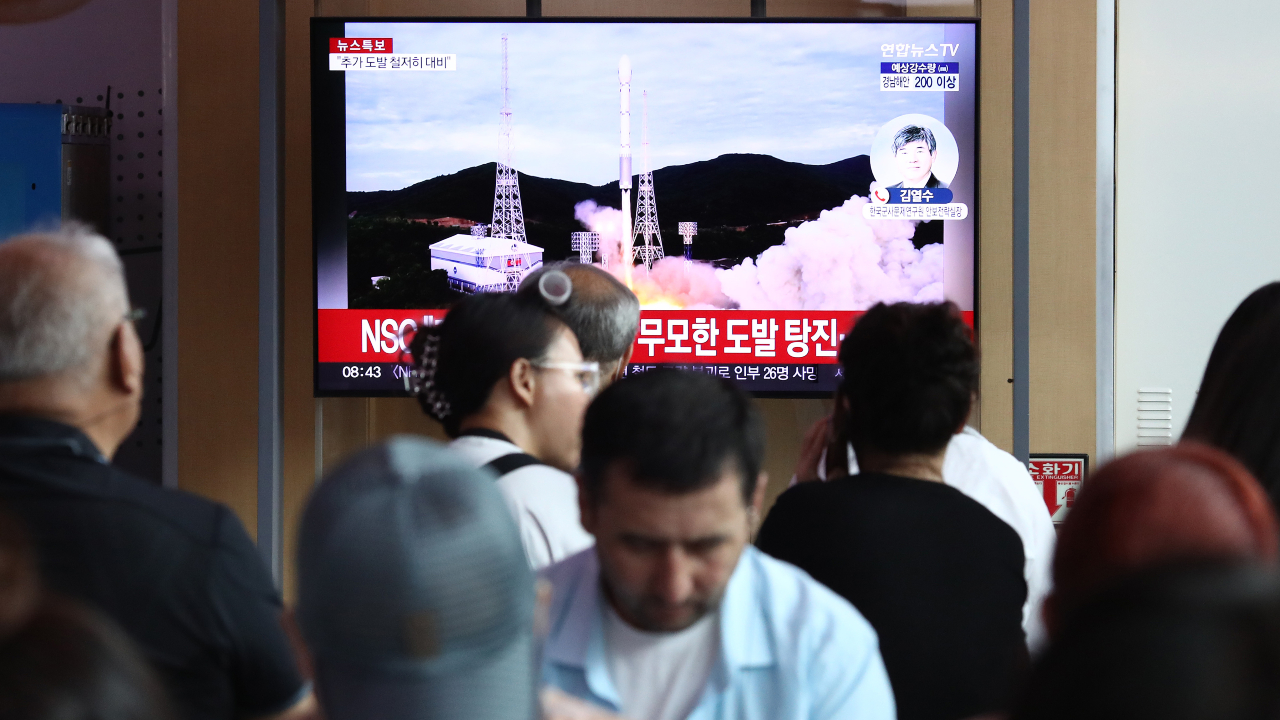 Coreia do Norte tenta lançar novo satélite de espionagem em órbita, mas falha