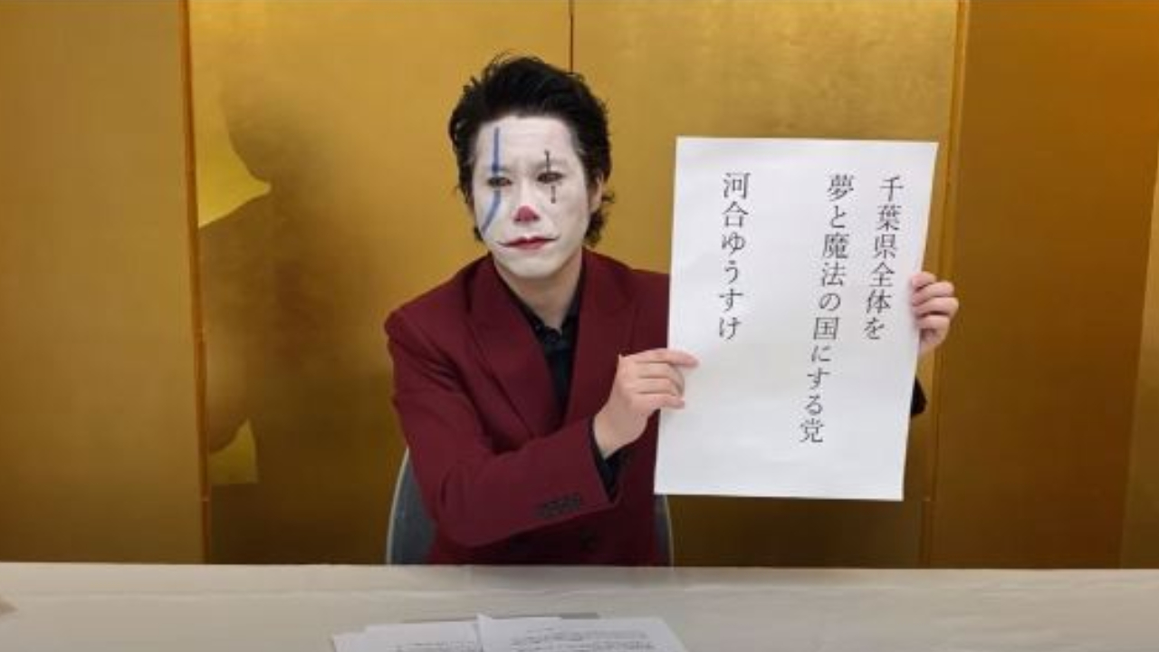 No Japão, homem se veste de Coringa e apresenta propostas bizarras ao concorrer como governador