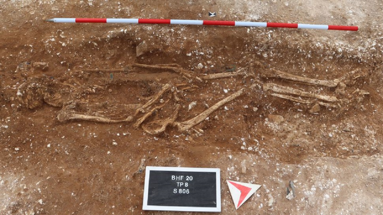 Detector de metais revela túmulo de homem rico do século 6