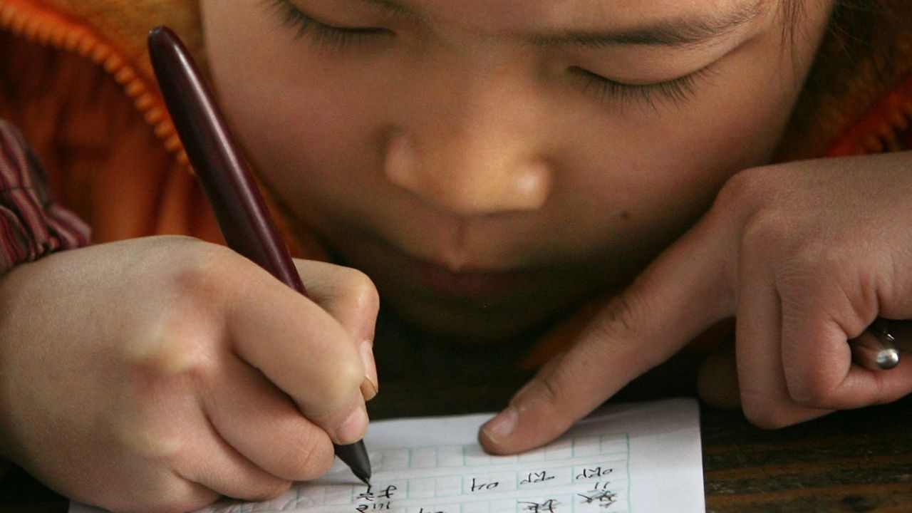 China proíbe provas para alunos entre seis e sete anos de idade