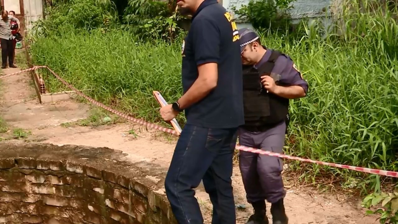 Corpo de jovem de 14 anos é achado amarrado e perfurado em bueiro em Manaus
