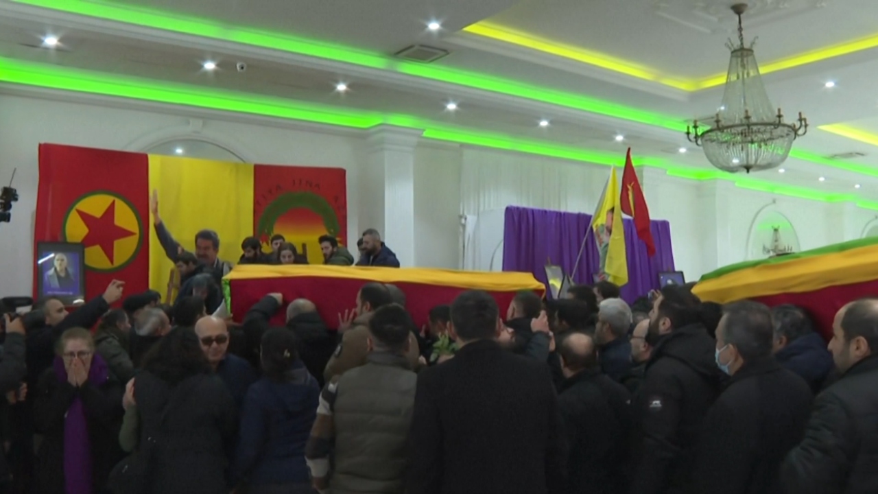 Comunidade curda homenageia vítimas do ataque racista em Paris