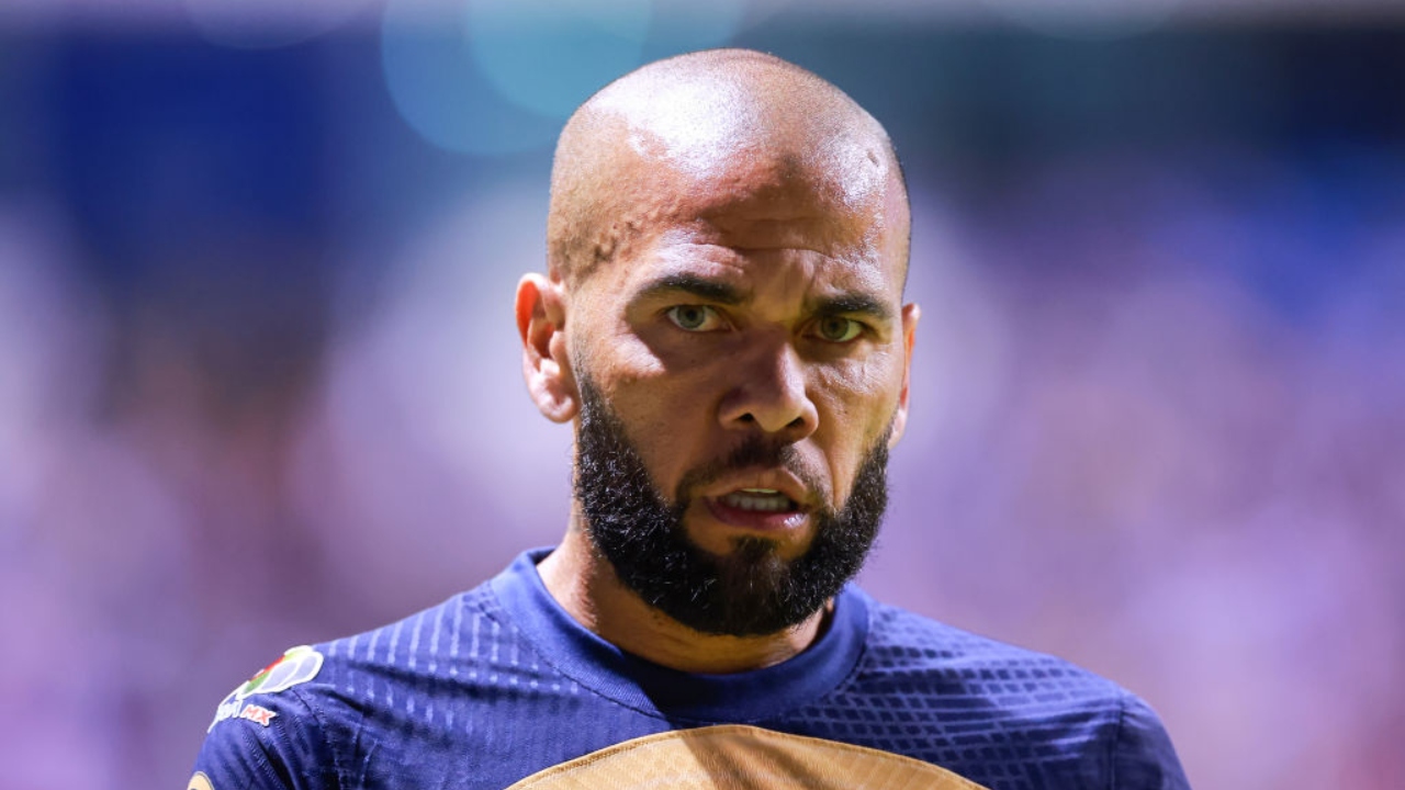 Daniel Alves não quer receber os pais na prisão, diz jornal