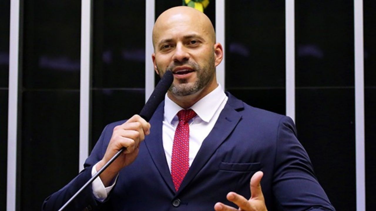 Daniel Silveira pede troca de tornozeleira eletrônica: ‘Adquiriu vida própria’