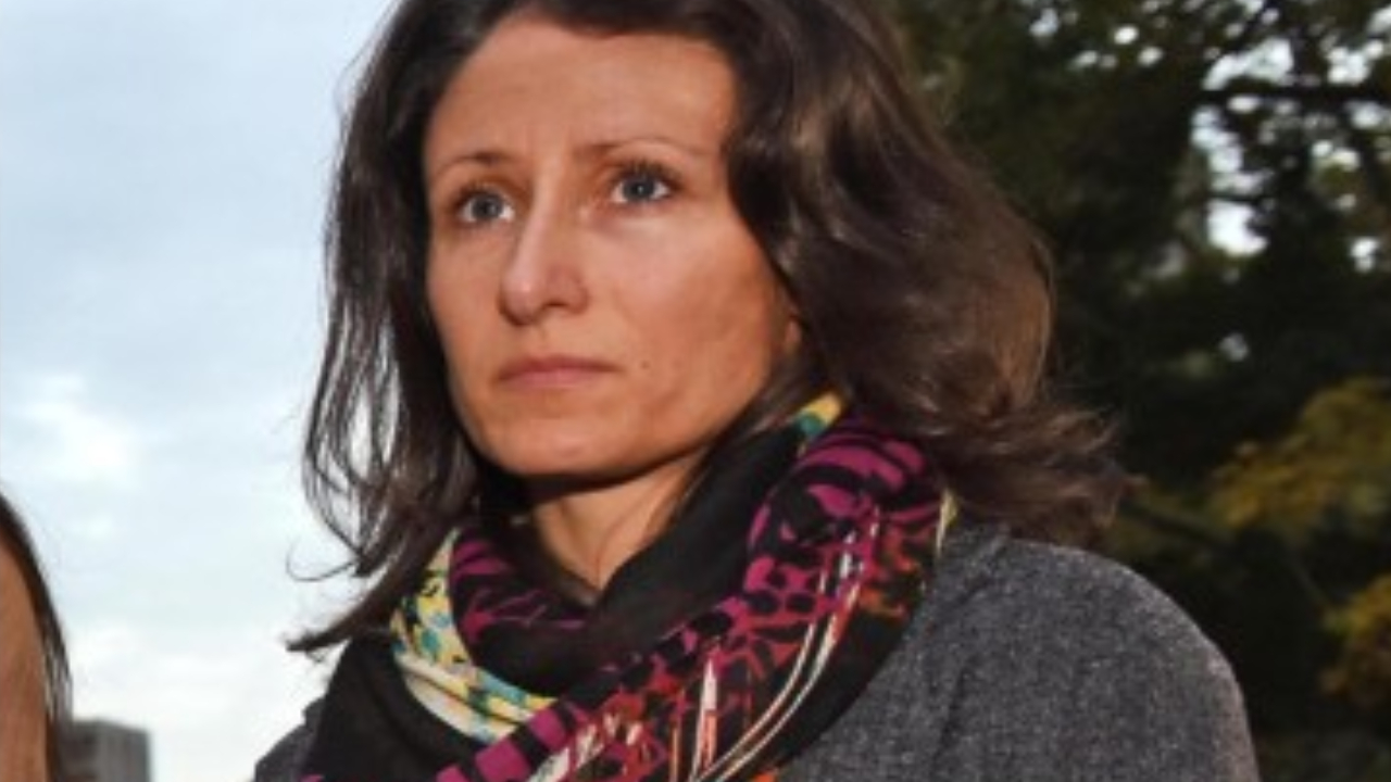 Médica que marcava mulheres na seita NXIVM tem licença revogada