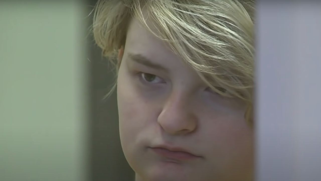 Adolescente assassinou melhor amiga após estranho na internet oferecer U$ 9 milhões