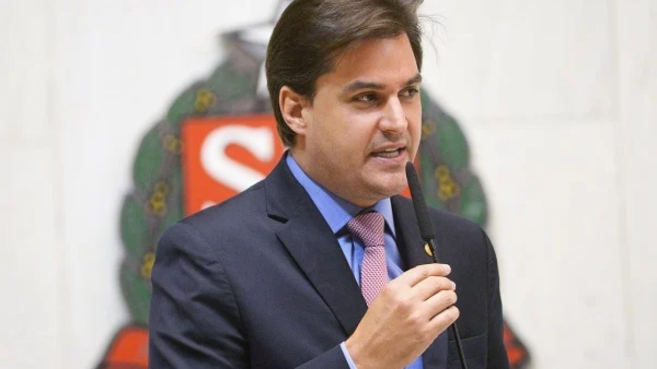 CNBB pede respeito a deputado que chamou arcebispo e papa de ‘vagabundos’ e ‘pedófilos’