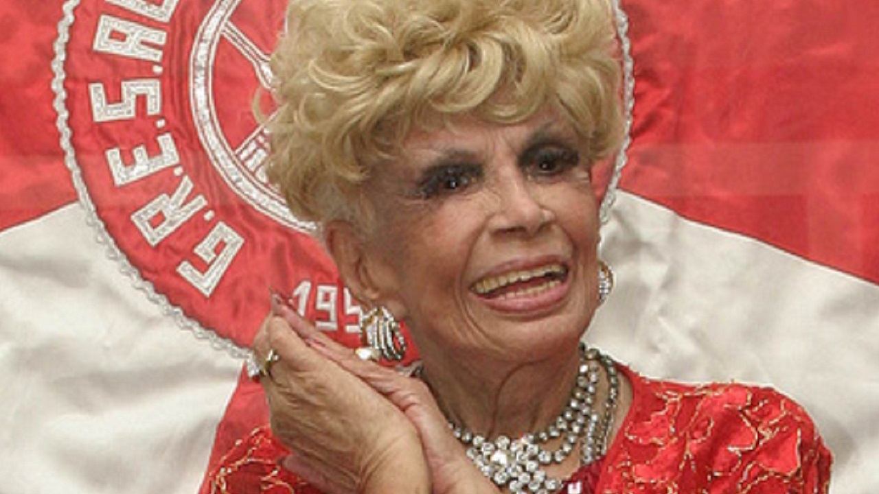 Dercy Gonçalves ganhará livro de memórias escrito por sua sobrinha-neta