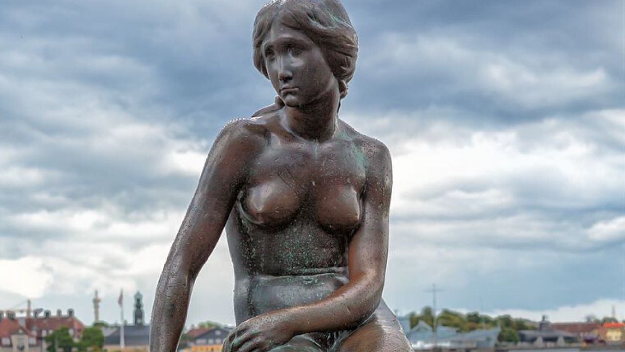 Na Dinamarca, estátua da Pequena Sereia é alvo de pichação
