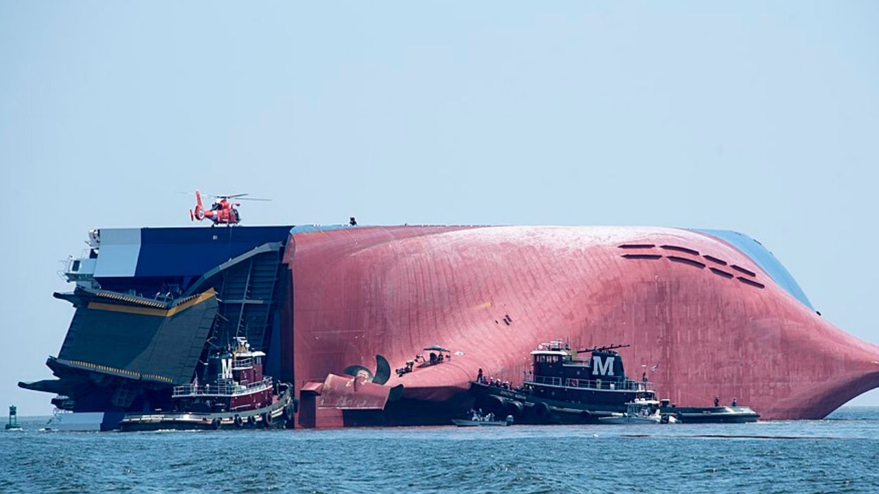 Depois de tombar próximo a um porto nos Estados Unidos, navio será removido de maneira peculiar