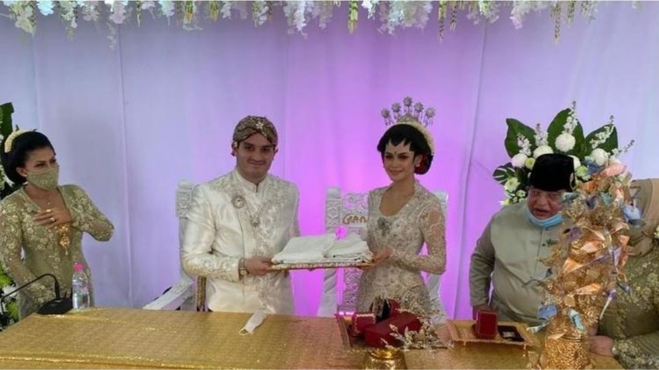Casamento em estilo drive-thru recebe 10 mil pessoas na Malásia