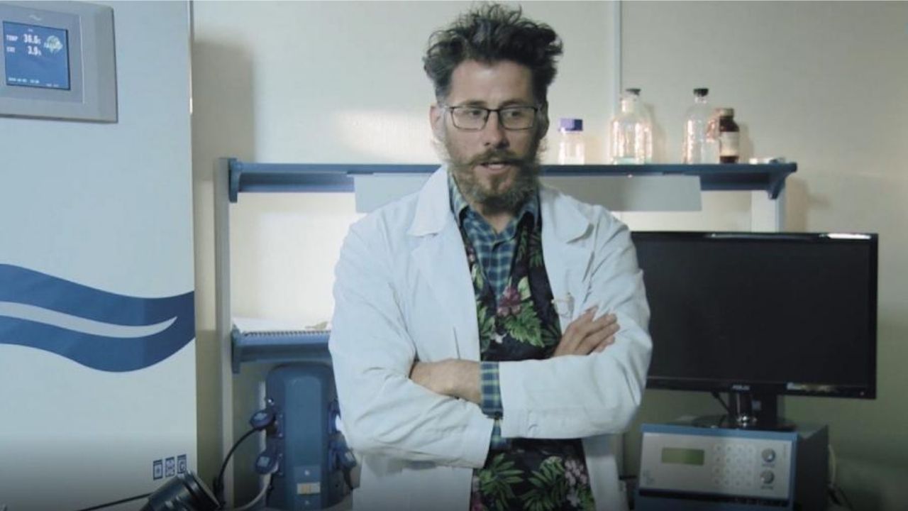 Cientista russo que estava trabalhando em vacina contra covid morre esfaqueado