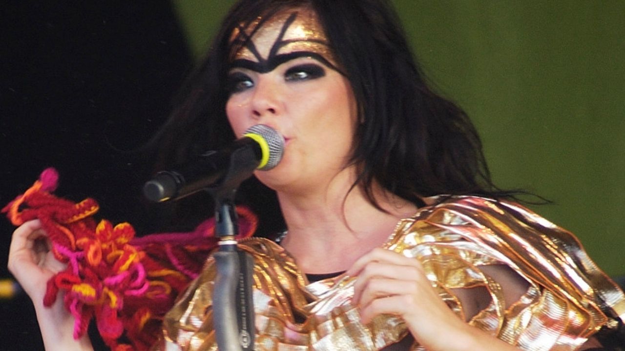 “Decidi que não era música boa”, diz Björk sobre Beatles