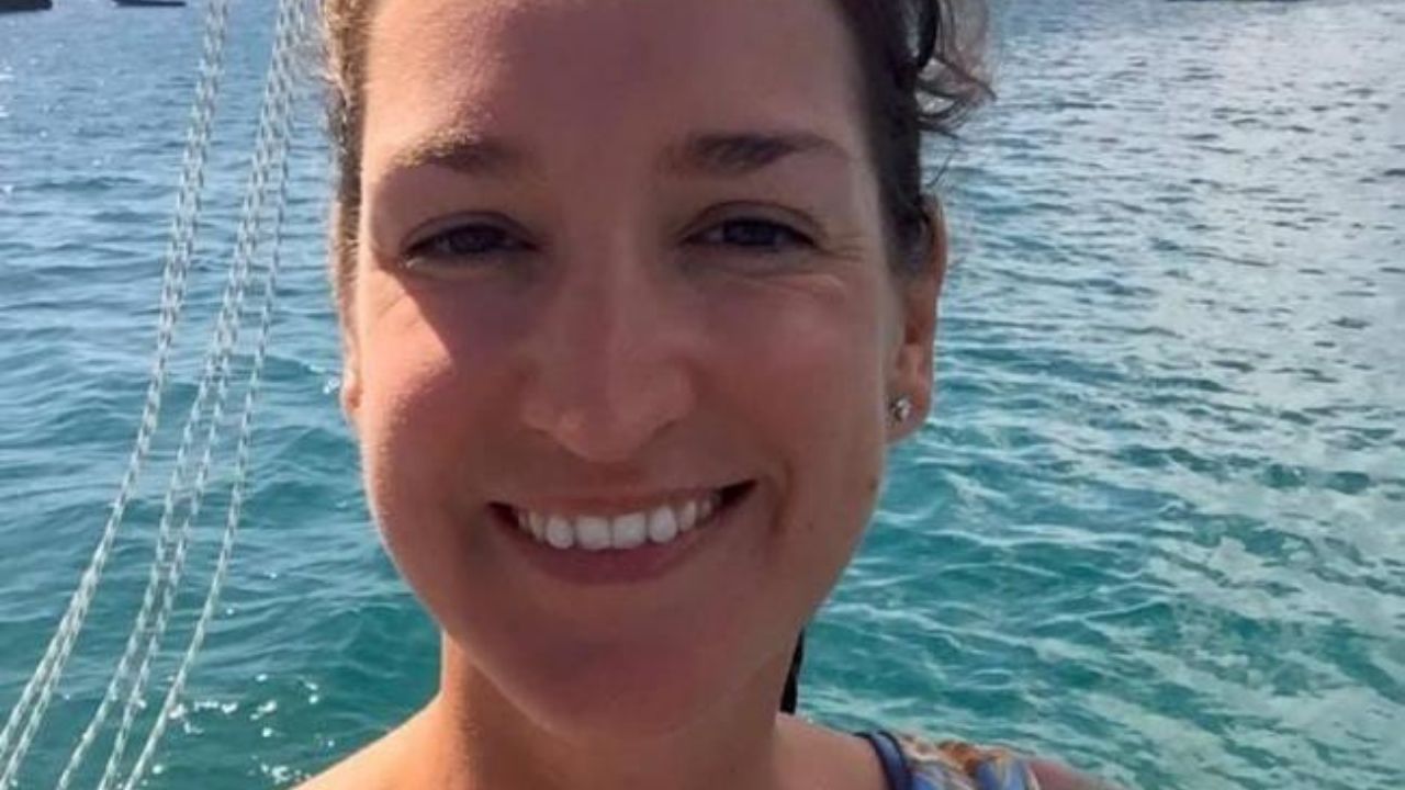 Mulher britânica desaparece de barco do namorado