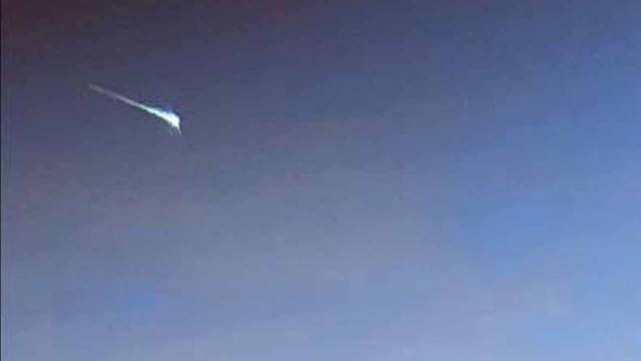 Meteoro raro produz estrondo sônico ao cruzar céu da Inglaterra